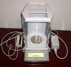 Mettler 0.1mg Analytical Balance